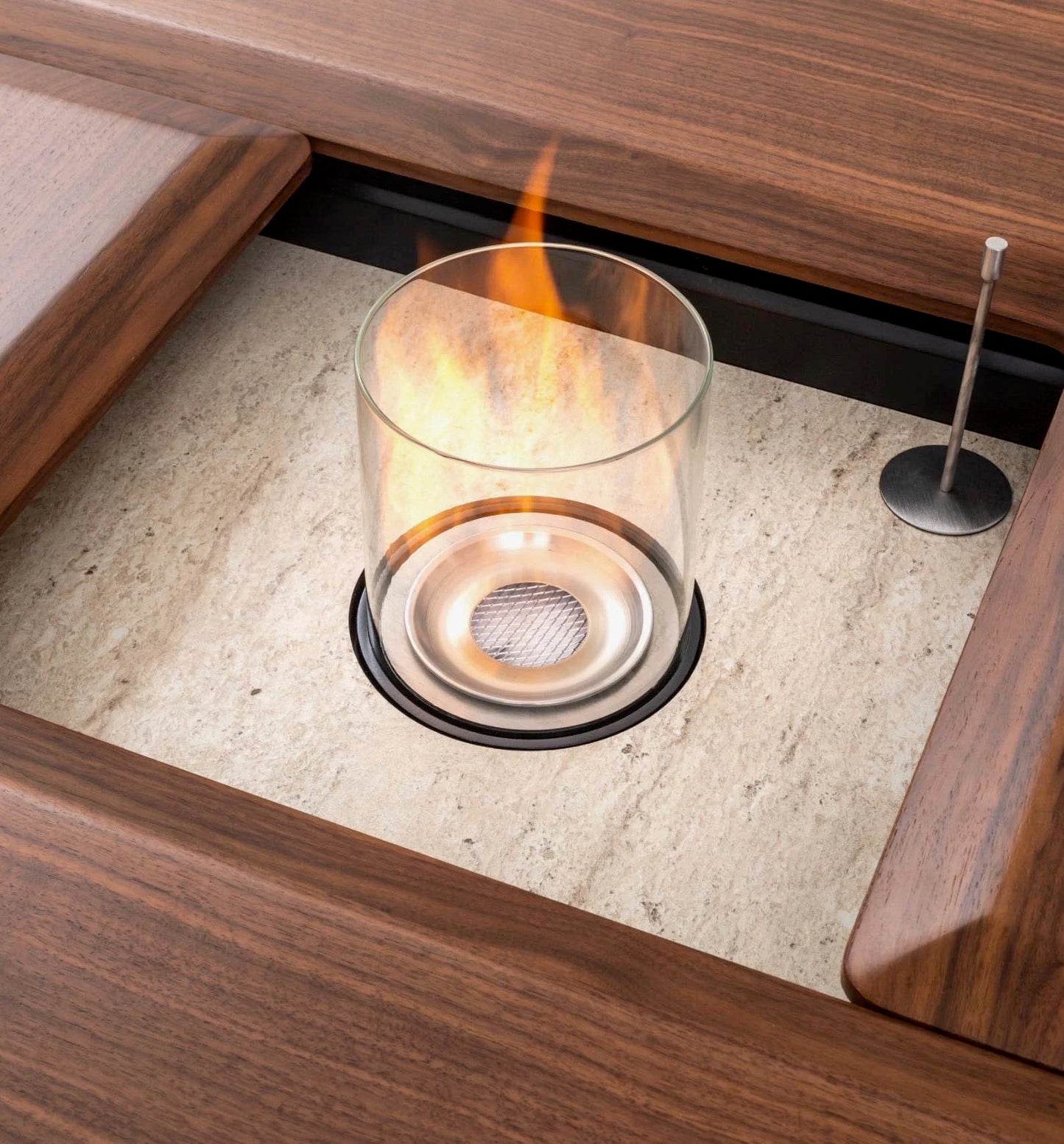 Event Couchtisch mit verstecktem Kamin-Detail
